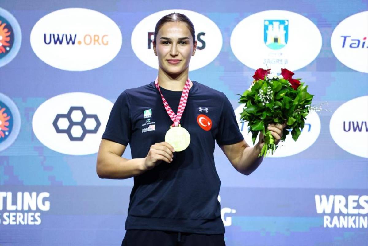 Akk&ouml;k Holding şirketlerinden milli g&uuml;reş&ccedil;i Buse Tosun &Ccedil;avuşoğlu'na tebrik