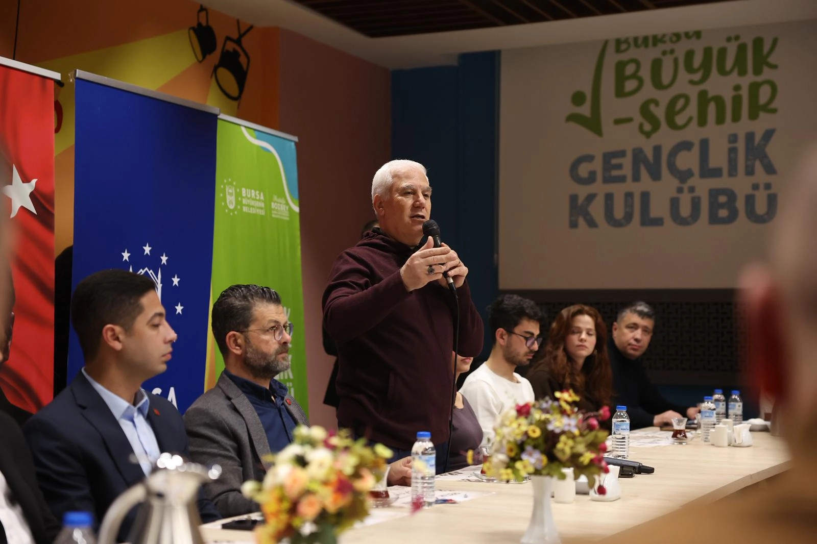 Bursa'da Başkan Bozbey gen&ccedil;lere sahurda buluştu