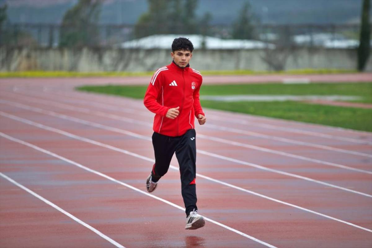 Rekortmen atlet Timur Er, ilk uluslararası madalyasını İtalya'da kazanmak i&ccedil;in &ccedil;alışıyor