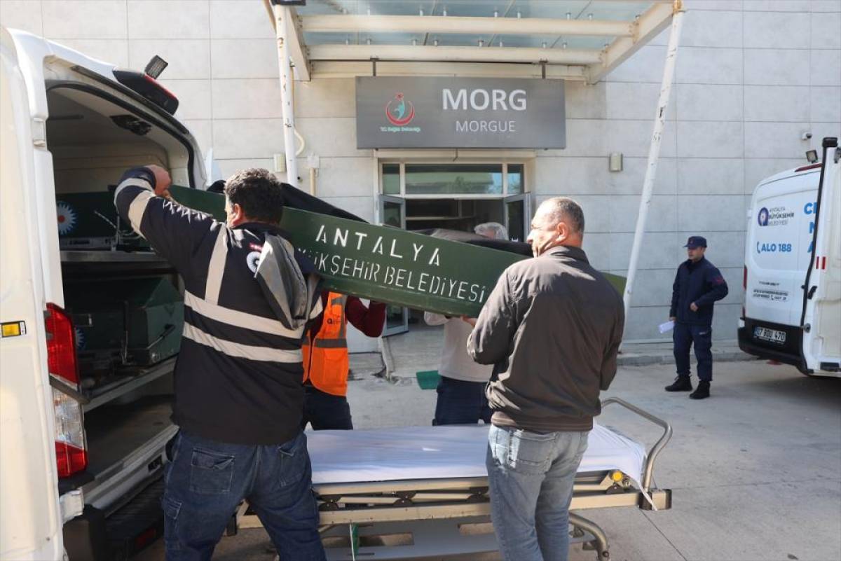 G&Uuml;NCELLEME 2 - Antalya a&ccedil;ıklarında 14 d&uuml;zensiz g&ouml;&ccedil;menin cesedine ulaşıldı