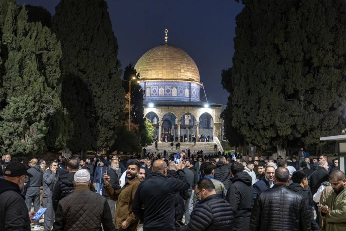 İsrail'in savaş bahanesiyle kapattığı Mescid-i Aksa, 41 g&uuml;n sonra ibadete a&ccedil;ıldı