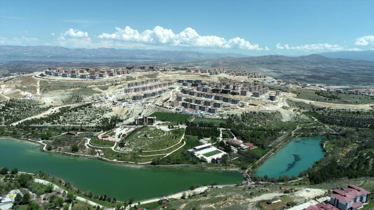 Malatya Bah&ccedil;ebaşı'nda inşa edilen 11 bin deprem konutunda sona gelindi