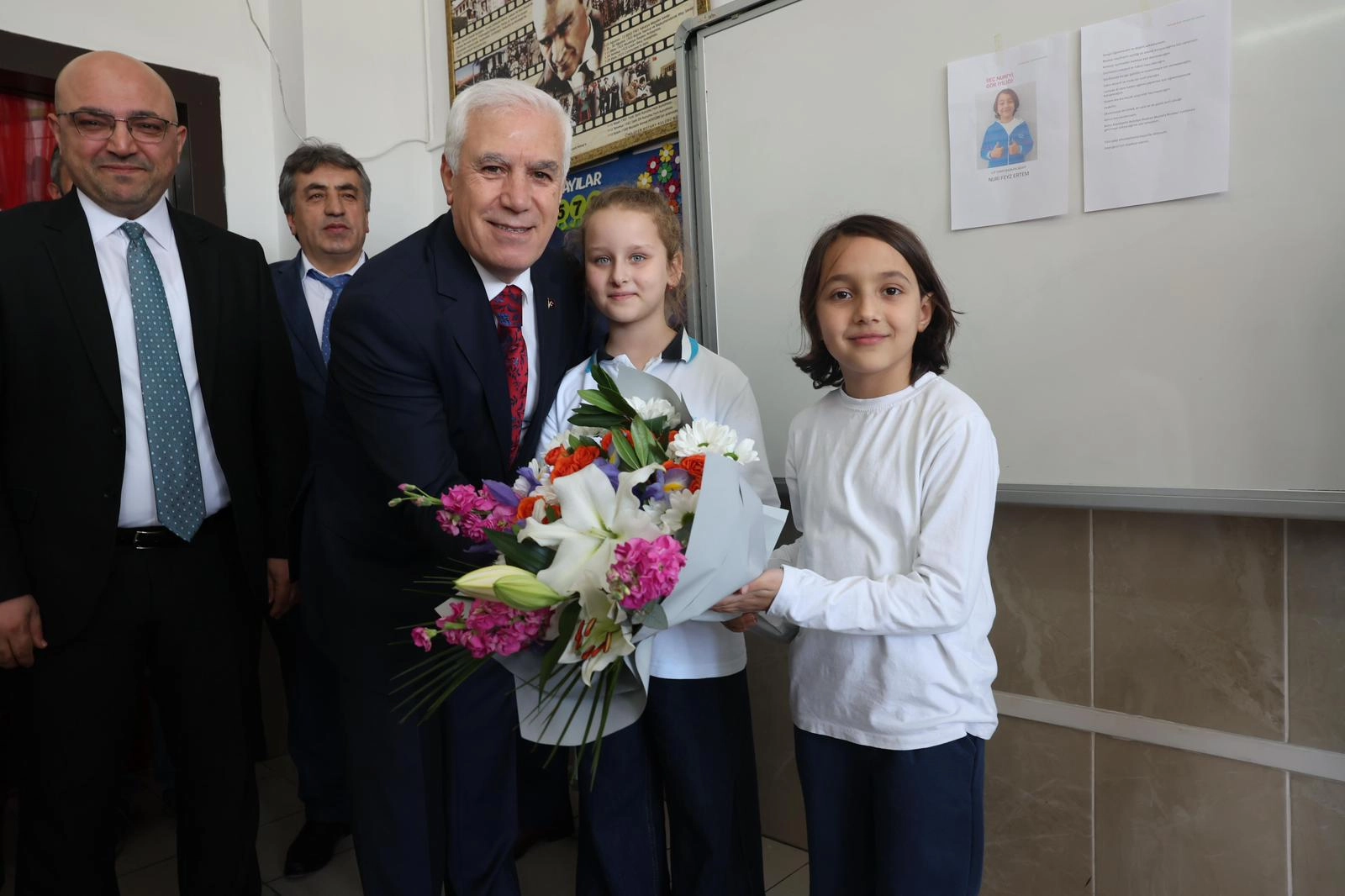 Arkadaşlarına s&ouml;z verdi, Başkan Bozbey&rsquo;i sınıfa getirdi