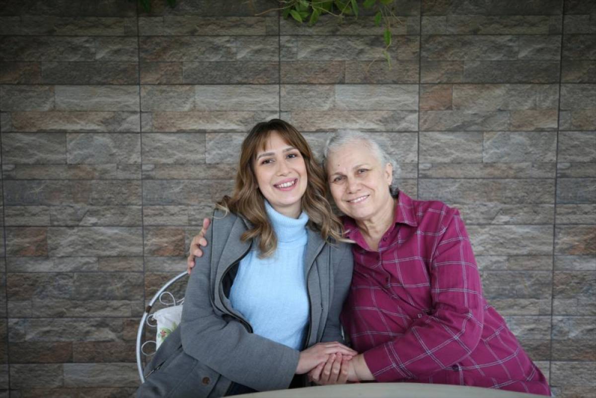 Dilara'nın l&ouml;semiye karşı en b&uuml;y&uuml;k g&uuml;c&uuml; meme kanserini yenen annesi