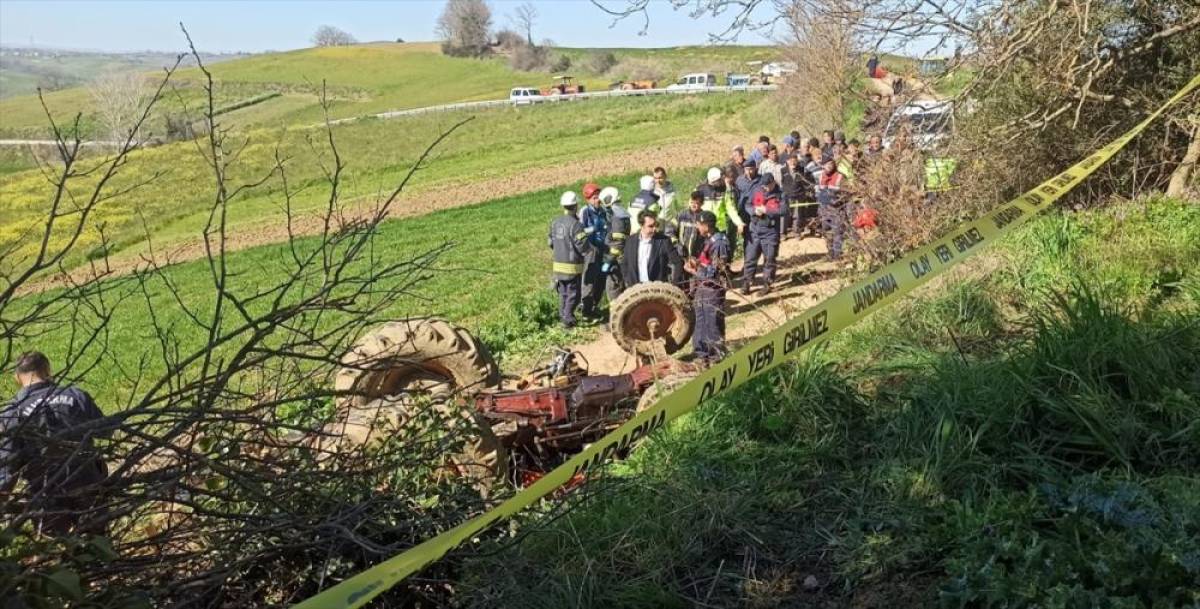 Kocaeli'de devrilen trakt&ouml;r&uuml;n s&uuml;r&uuml;c&uuml;s&uuml; &ouml;ld&uuml;