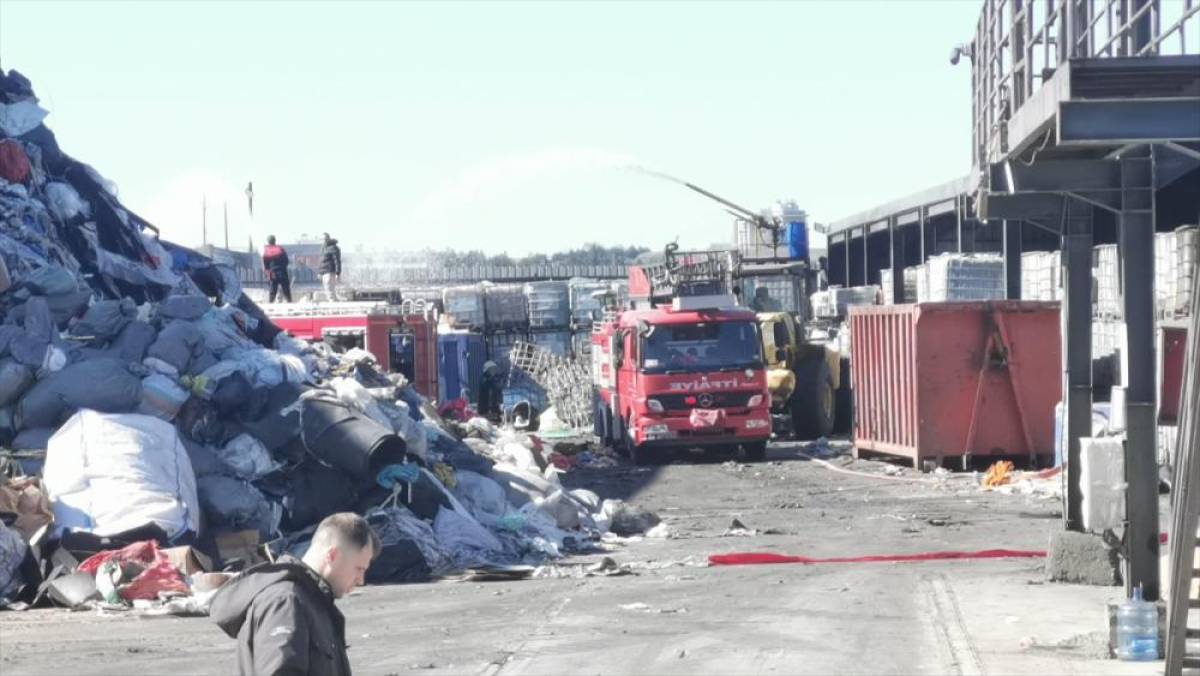 Kırklareli'nde geri d&ouml;n&uuml;ş&uuml;m tesisinde &ccedil;ıkan yangın s&ouml;nd&uuml;r&uuml;ld&uuml;
