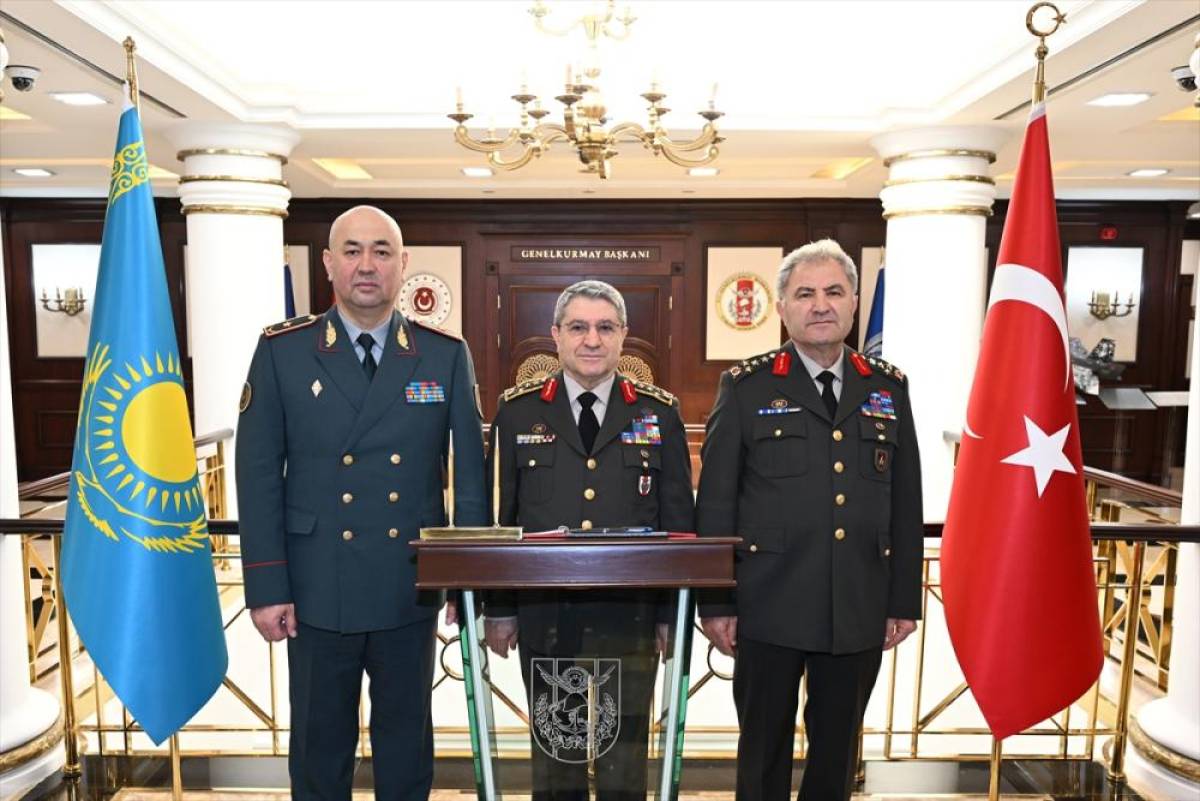 Genelkurmay Başkanı Orgeneral Bayraktaroğlu, Kazakistan Kara Kuvvetleri Komutanı Tuğgeneral Kuchekbayev'i kabul etti