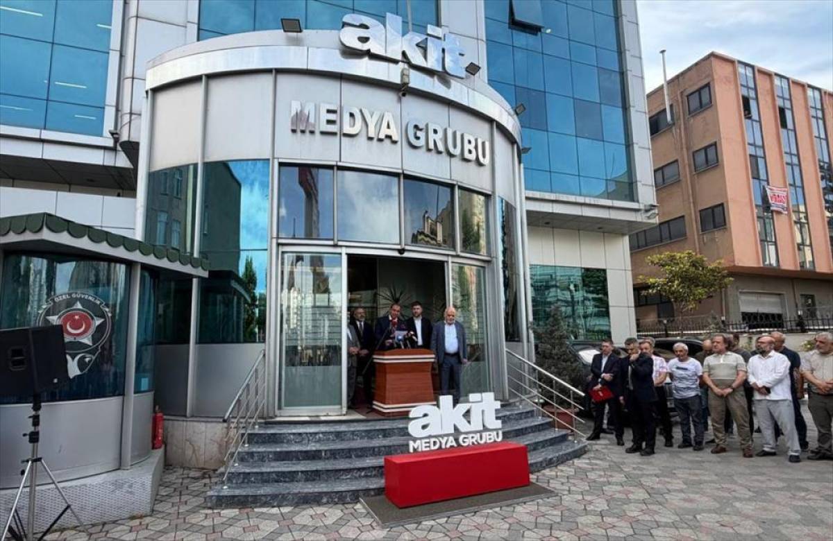 Ankara'da Akit TV ekibine y&ouml;nelik saldırı İstanbul'da protesto edildi
