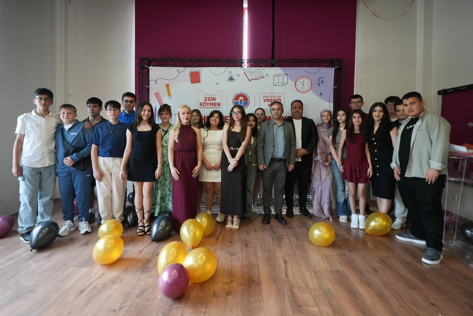 İstanbul Maltepe&rsquo;de LGS maratonu &ouml;ncesi moral depoladılar