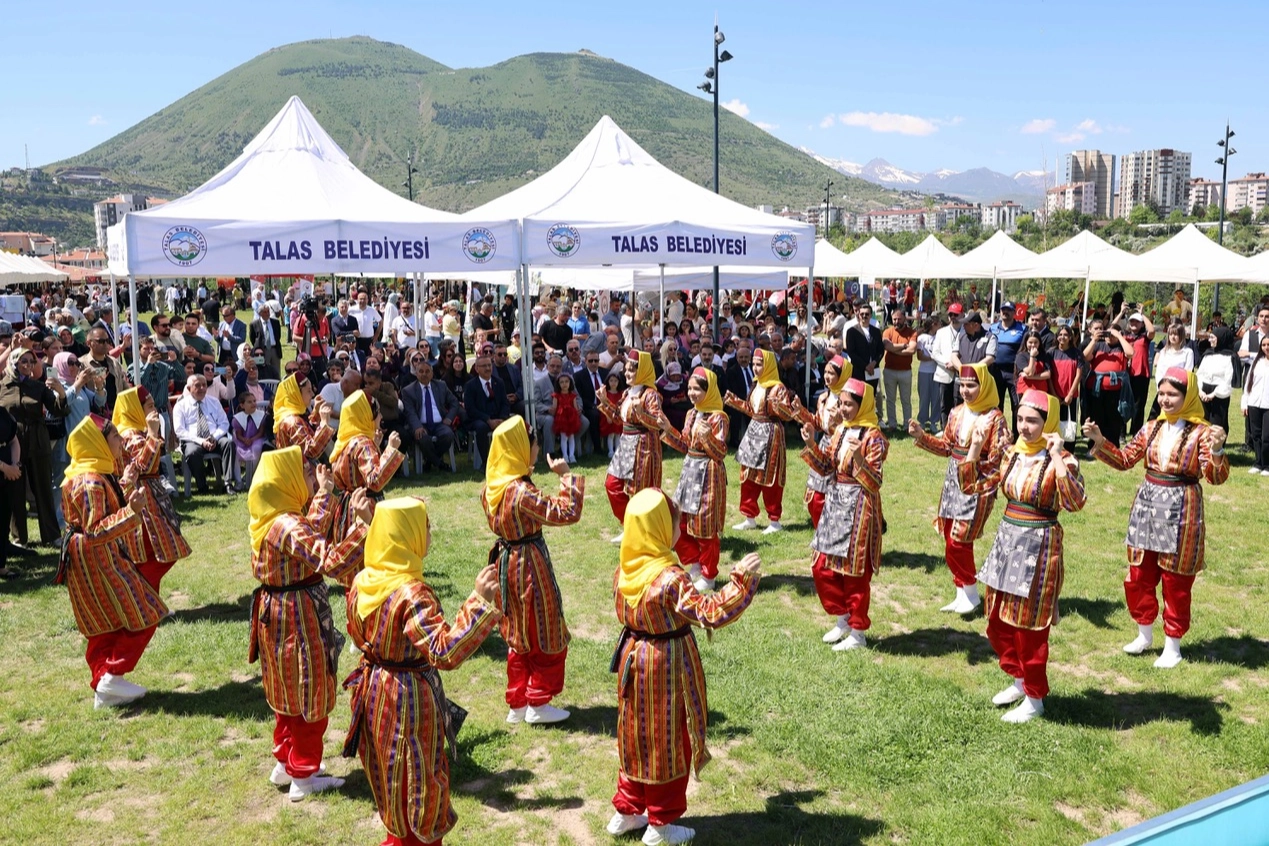 Kayseri Talas'ta &ccedil;evre bilinci şenlikle b&uuml;t&uuml;nleşti