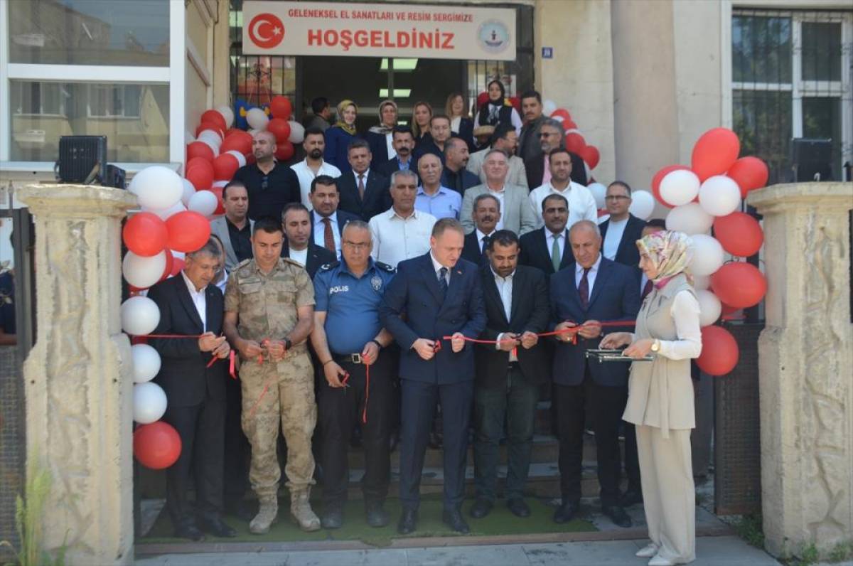 Bulanık'ta yıl sonu sergisi a&ccedil;ıldı