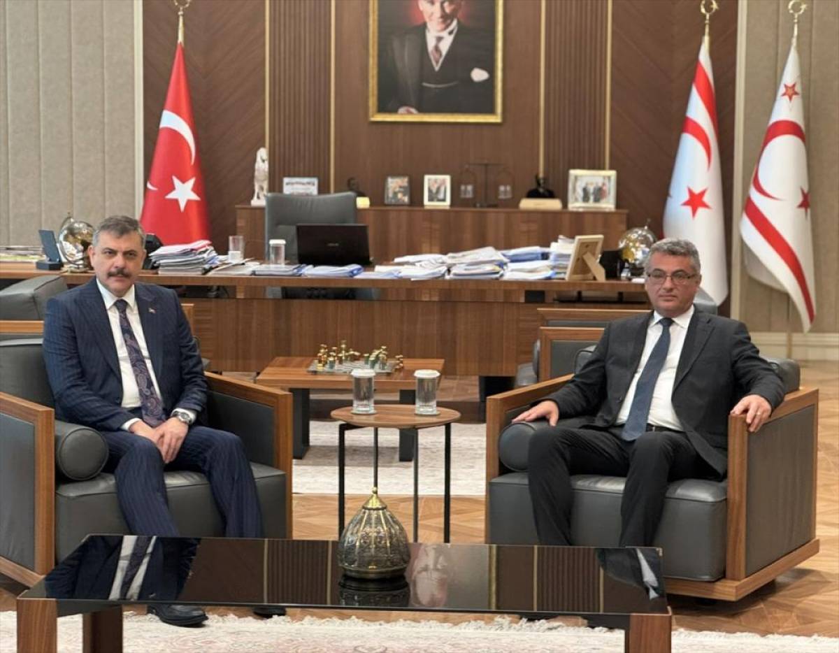 KKTC Cumhurbaşkanı Erh&uuml;rman, İ&ccedil;işleri Bakanı &Ccedil;ift&ccedil;i'yi kabul etti