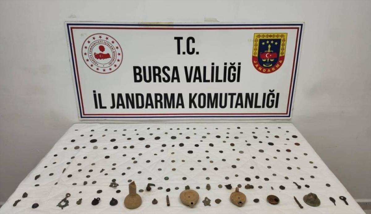 Bursa'da tarihi eser operasyonunda 202 sikke ve obje ele ge&ccedil;irildi