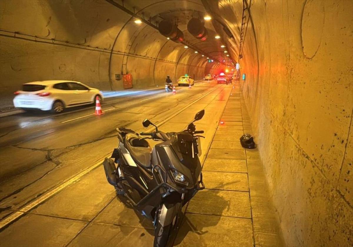 İstanbul'da t&uuml;nelde 5 motosikletin karıştığı kazada 3 kişi yaralandı