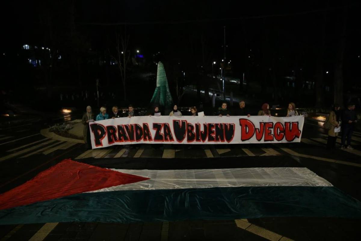 Saraybosna kuşatmasında evlatlarını kaybeden aileler, Gazze'de &ouml;ld&uuml;r&uuml;len &ccedil;ocukları andı