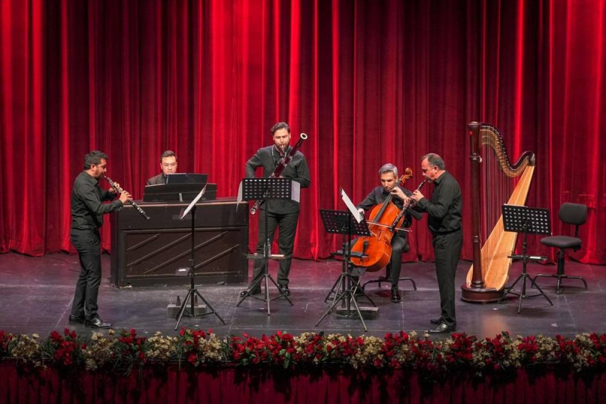 Antalya'da "M&uuml;zikal R&ouml;nesans" konseri sanatseverlerle buluştu