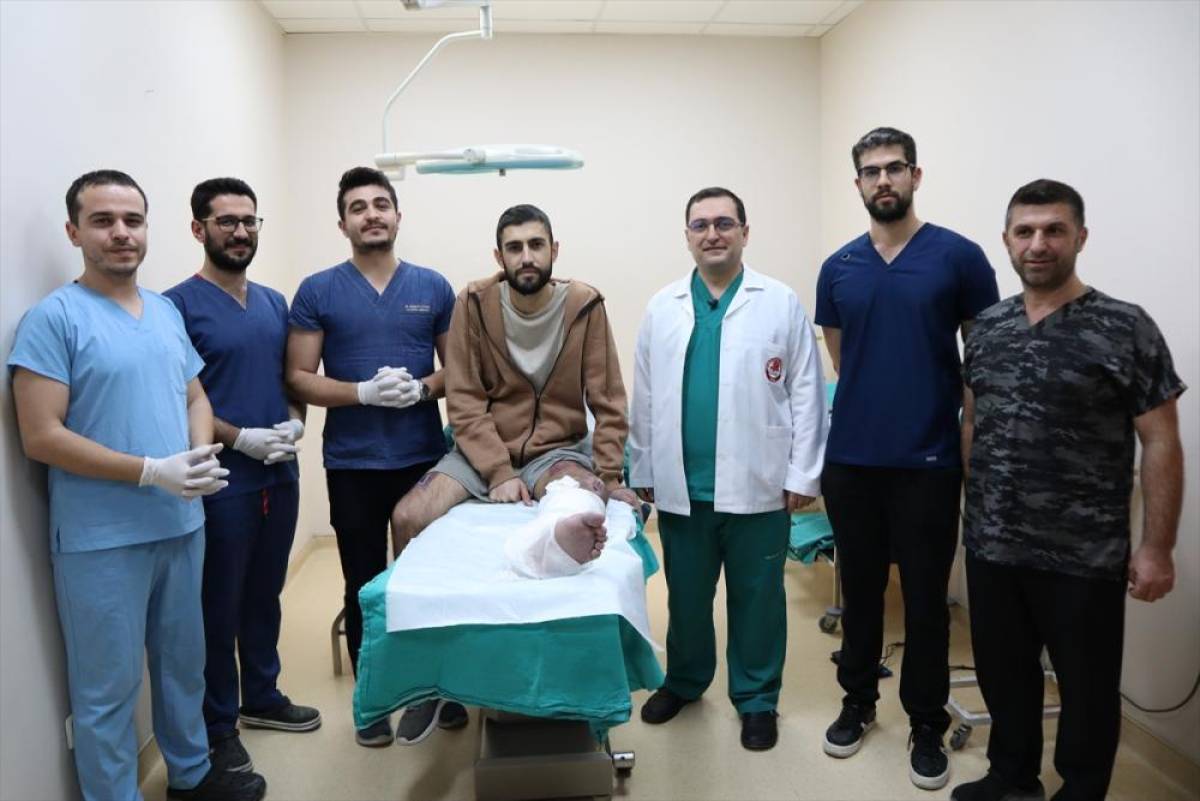 Isparta'da trafik kazasında yaralanan kişinin kopan bacağı yerine dikildi