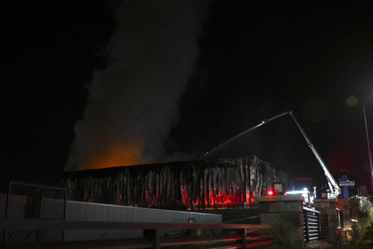 Ankara'da ila&ccedil; fabrikasında &ccedil;ıkan yangına m&uuml;dahale ediliyor
