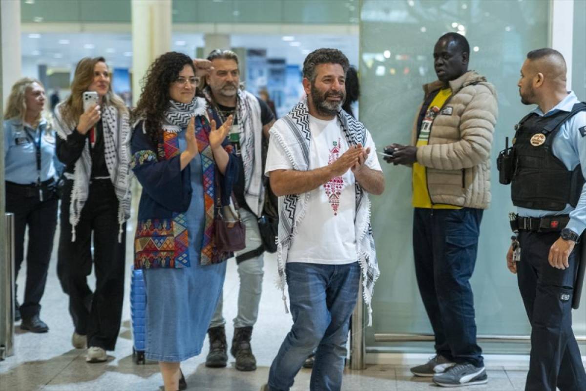 İsrail'in 10 g&uuml;n alıkoyduktan sonra serbest bıraktığı aktivist Seyf Ebu Kişk Barselona'ya ulaştı:
