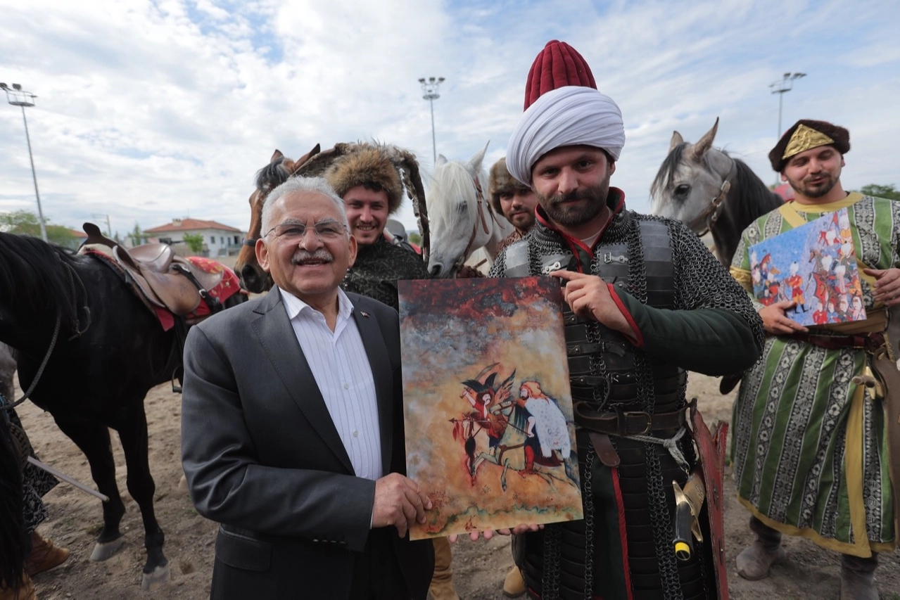 &ldquo;Erciyes&rsquo;in G&ouml;lgesinde Geleneksel Atlı Spor G&ouml;sterisi&rdquo;ne b&uuml;y&uuml;k ilgi