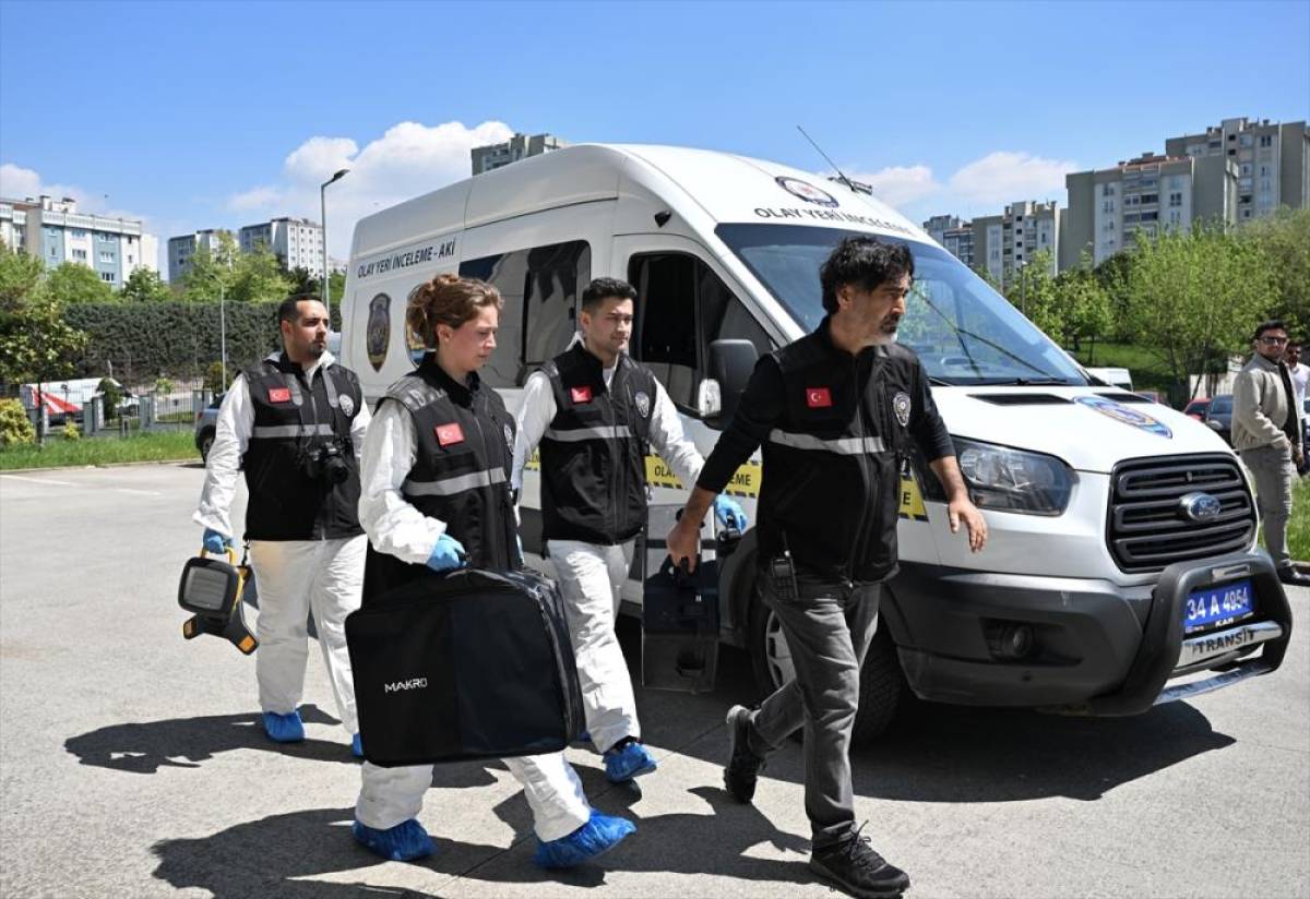 İstanbul'daki olay yeri inceleme polislerinin deliller arasındaki zorlu mesaisi