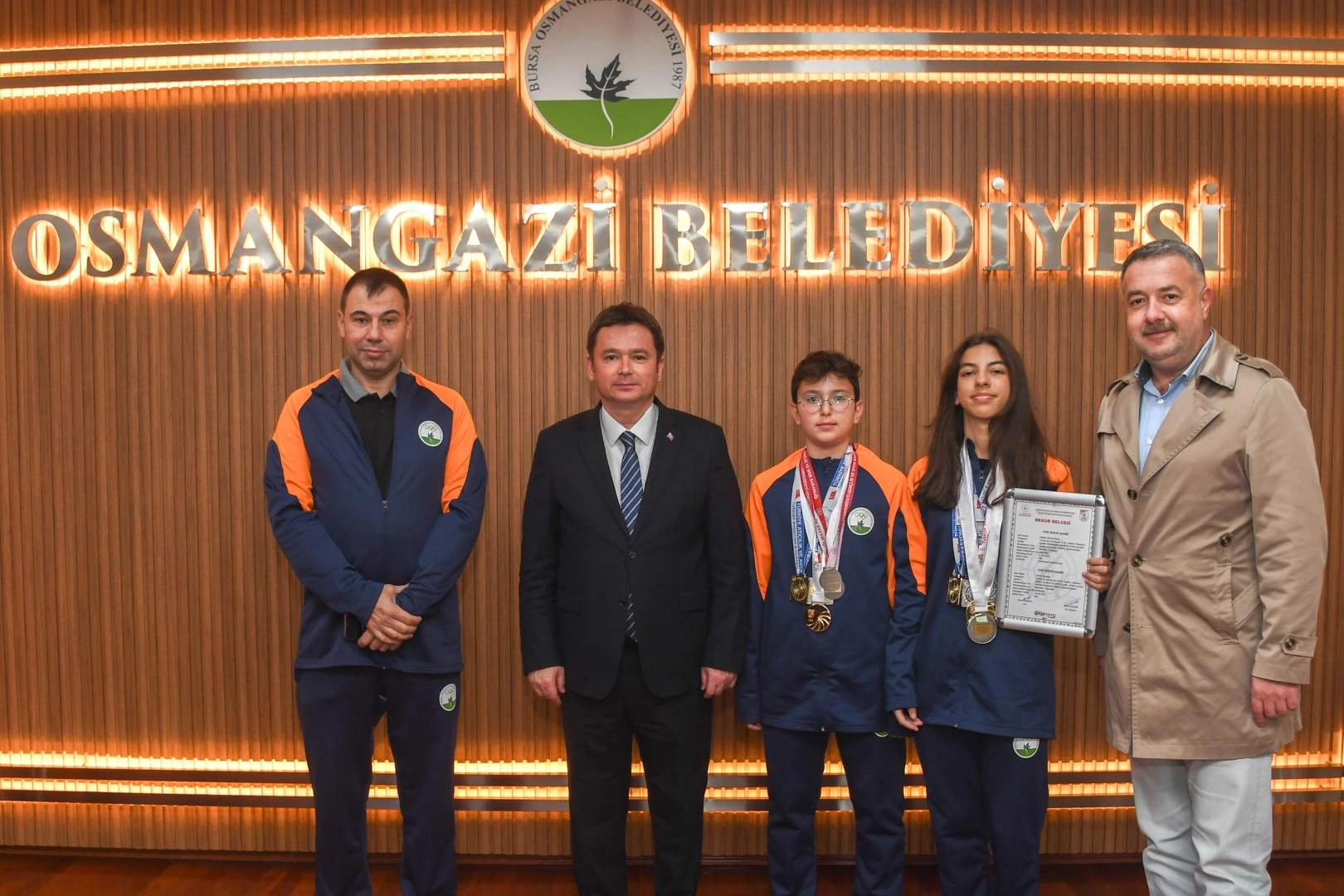 Osmangazili sporcular Bursa&rsquo;ya T&uuml;rkiye rekoru birincilik ve Avrupa derecesiyle d&ouml;nd&uuml;