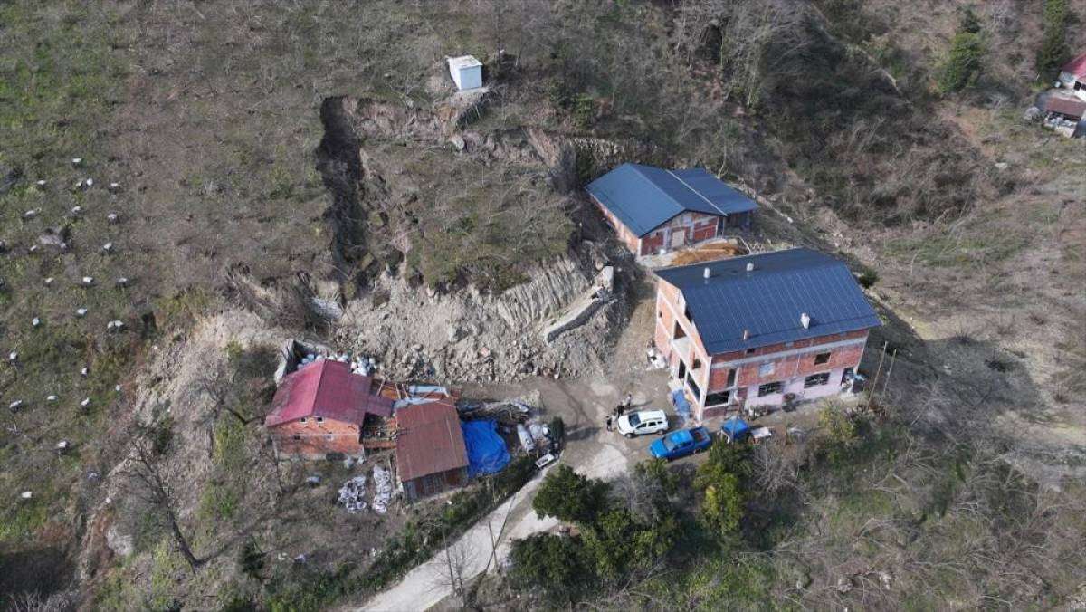 Trabzon'daki heyelan b&ouml;lgesi havadan g&ouml;r&uuml;nt&uuml;lendi