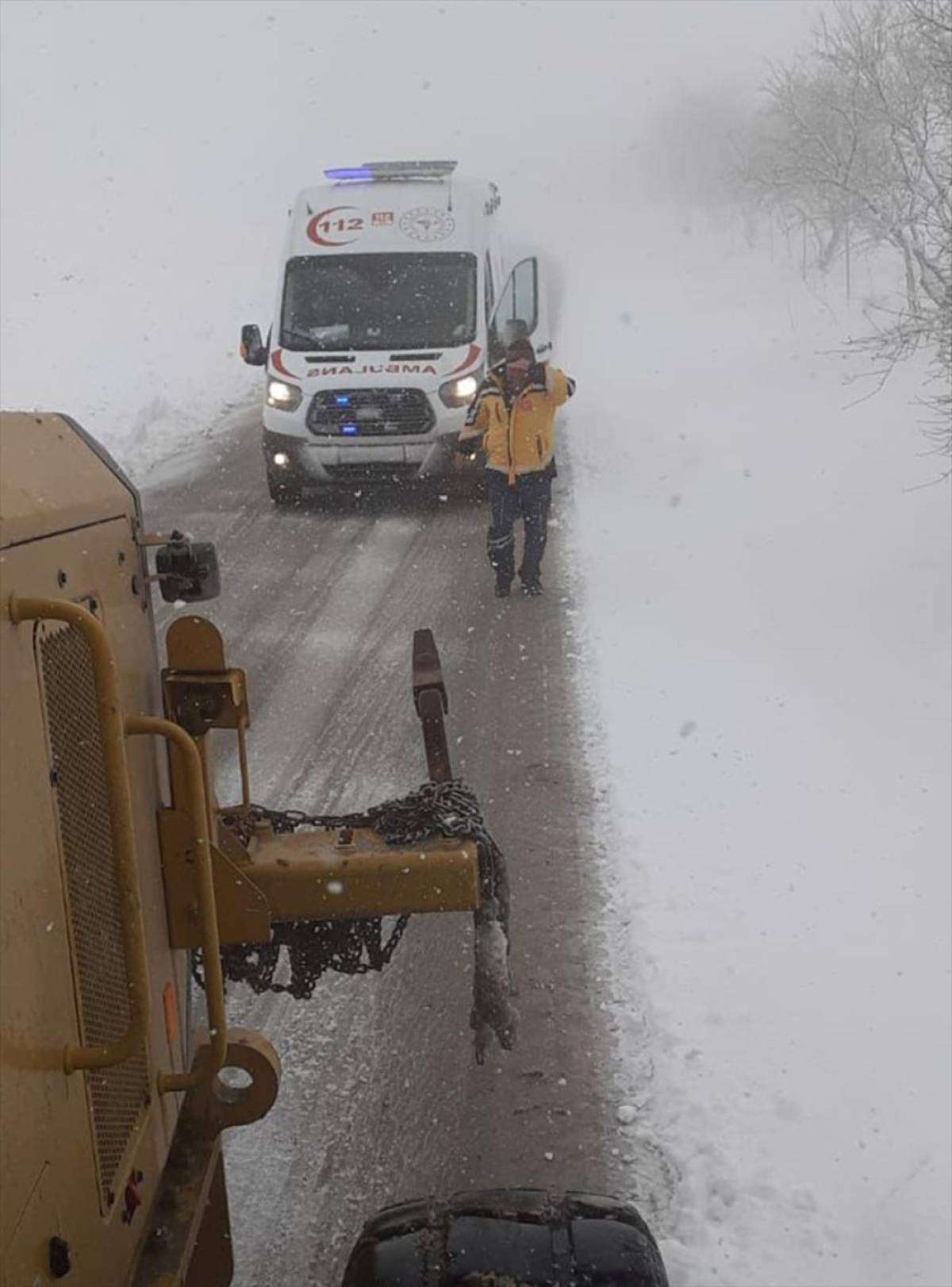 Elazığ'da kar nedeniyle 162 yerleşim yerine ulaşım sağlanamıyor