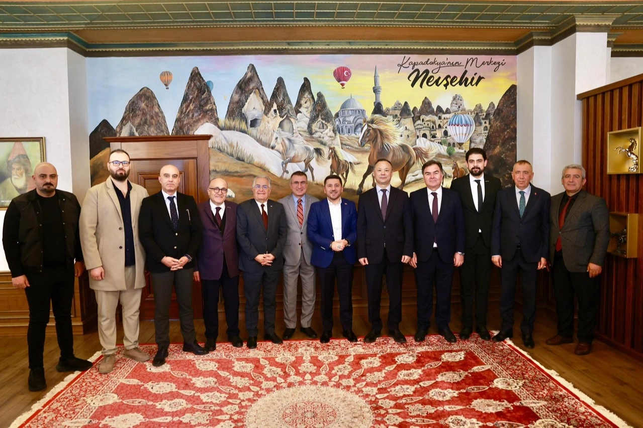 Kırgizistan B&uuml;y&uuml;kel&ccedil;isi'nden Başkan Arı'ya ziyaret