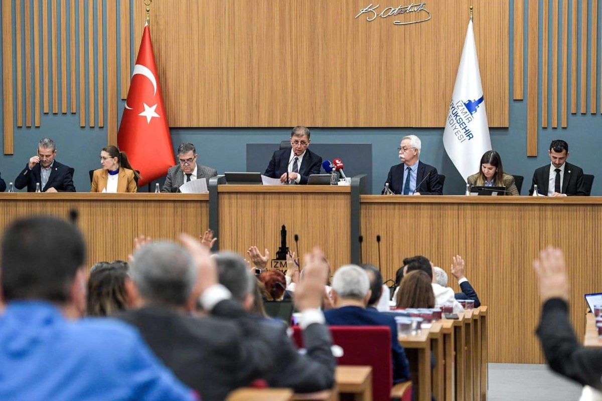 İzmir'de Başkan Tugay&rsquo;dan kredi tepkisi!