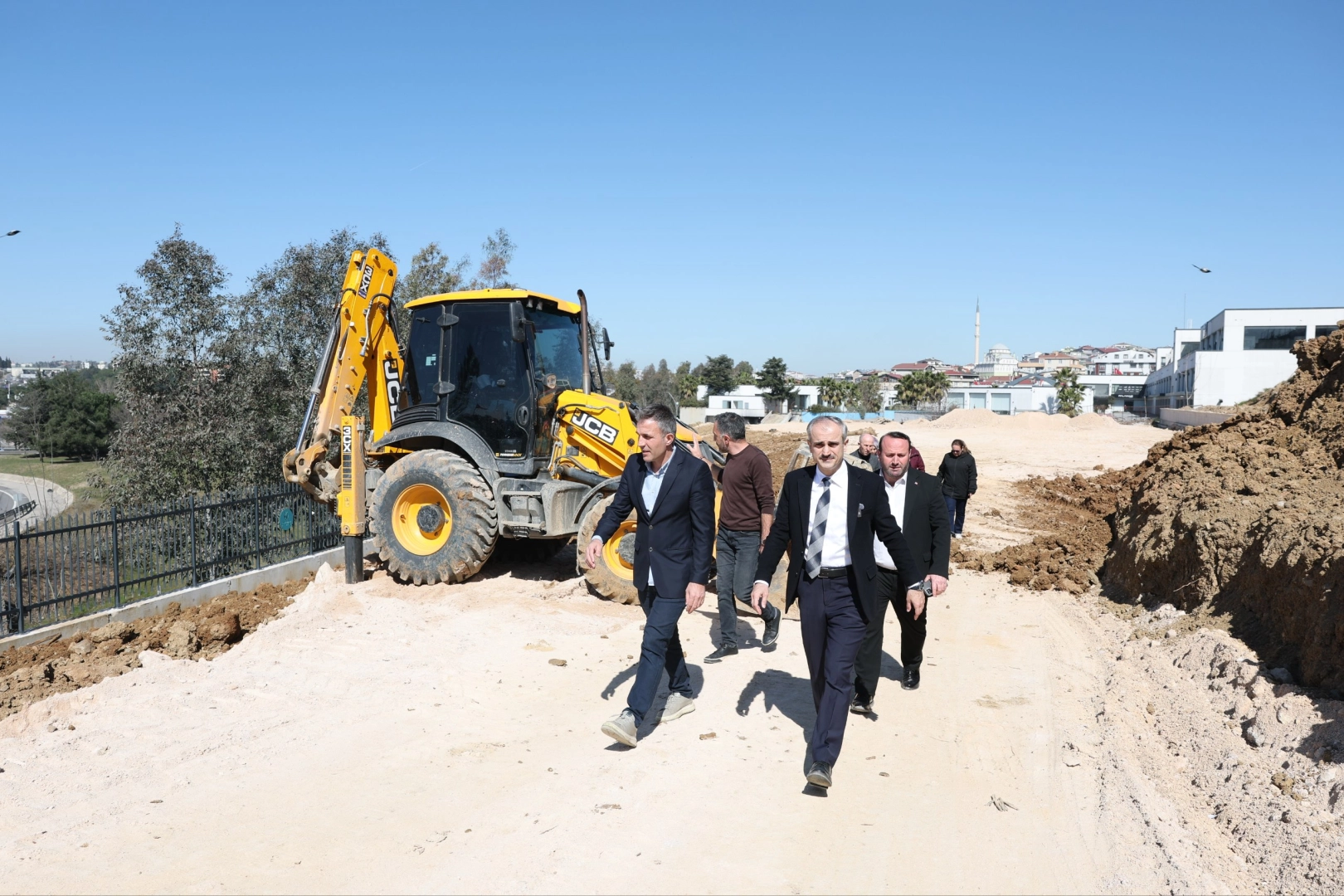 &Ccedil;ayırova'da Kent Park ve Fatih Sultan Mehmet Parkı'ndaki revizyon &ccedil;alışmalarına yakın mercek