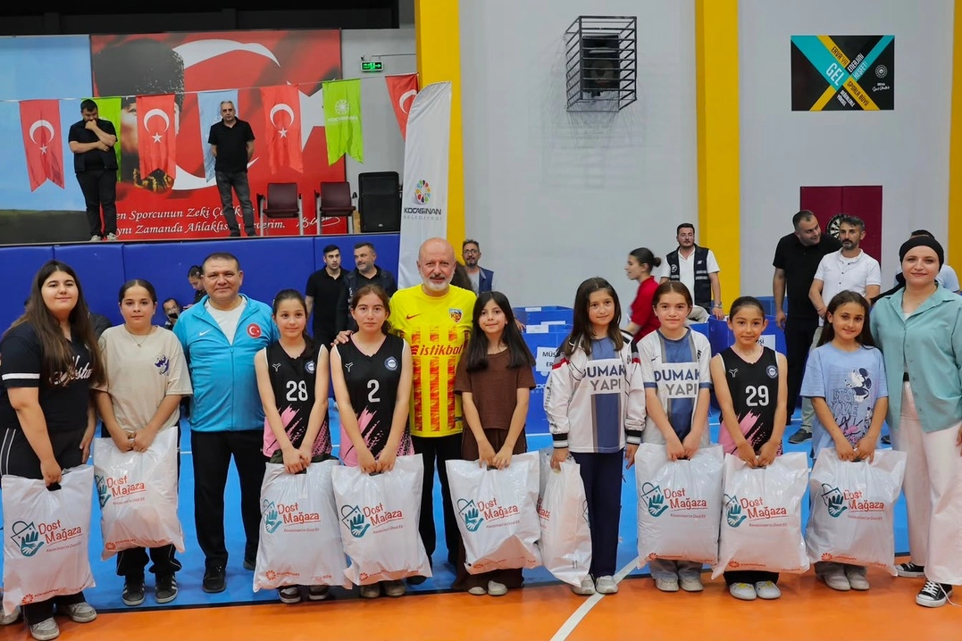 Şehir protokol&uuml; &ouml;ğrencilerle filede buluştu