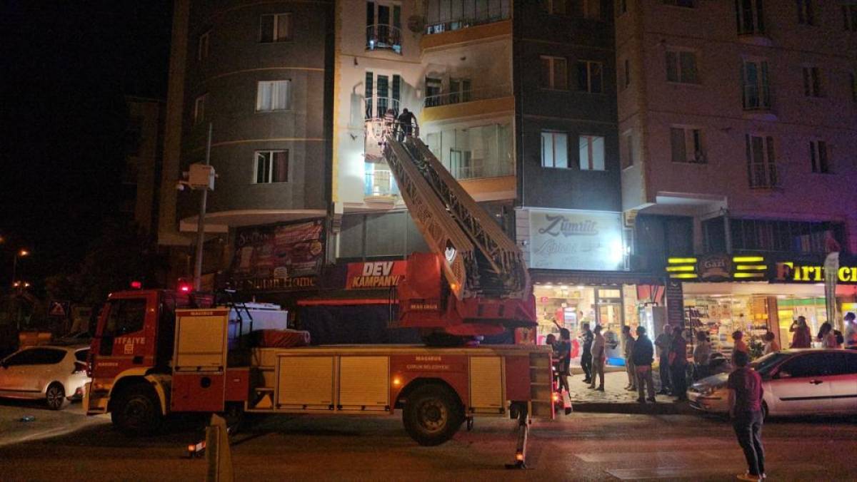 &Ccedil;orum'da k&ouml;t&uuml; koku yayılan evde bir kişi &ouml;l&uuml; bulundu