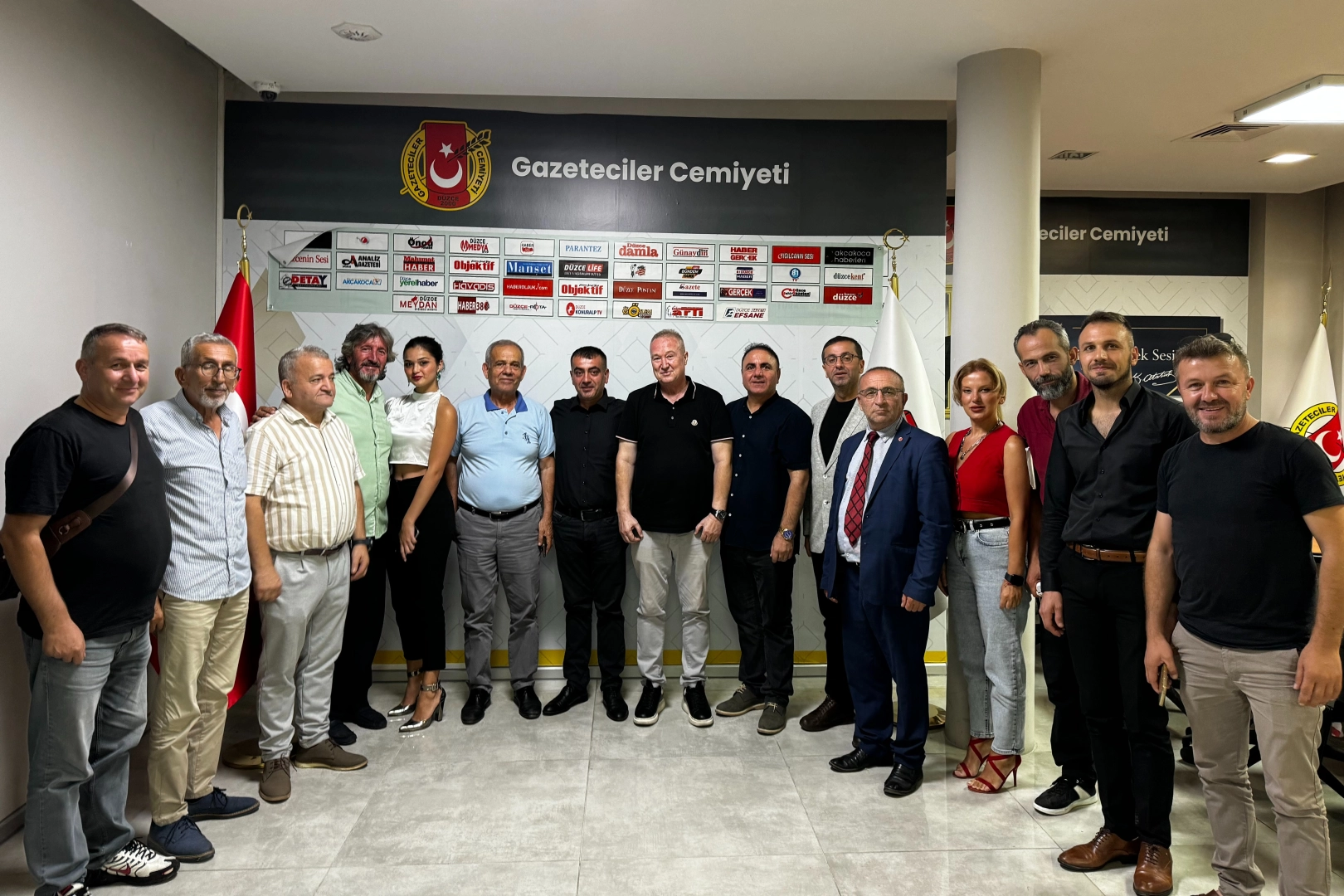 D&uuml;zce Gazeteciler Cemiyeti'ne destek ziyareti&nbsp;