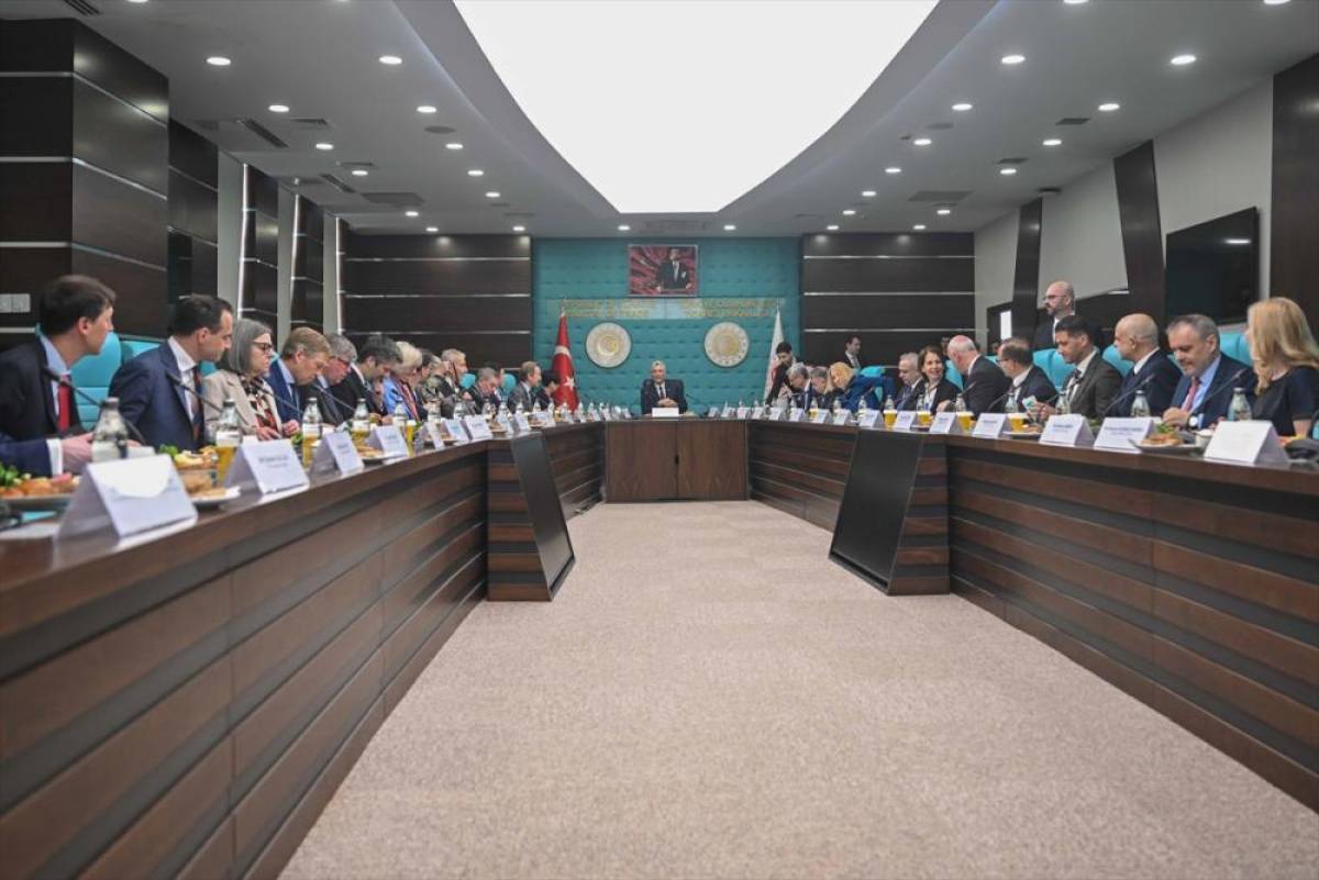 Bakan Bolat, AB &uuml;lkelerinin b&uuml;y&uuml;kel&ccedil;ileriyle bir araya geldi: