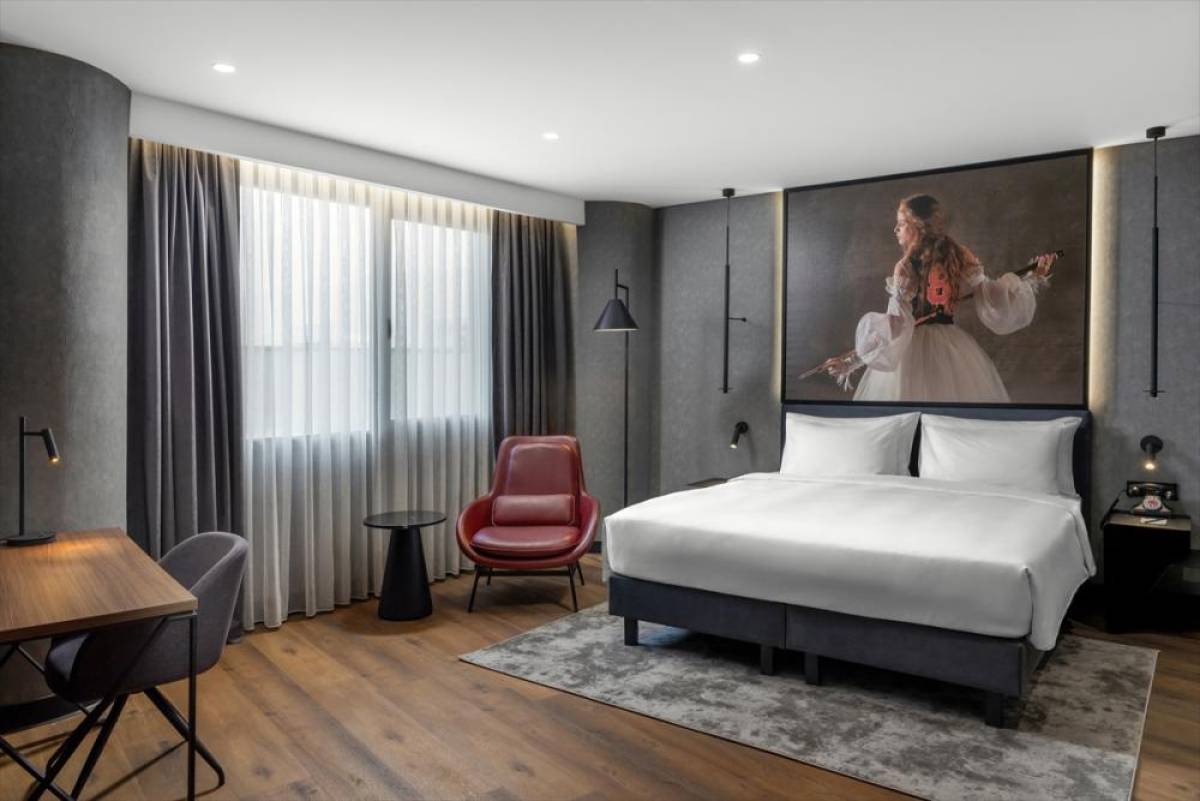 Radisson RED İzmir Point Bornova oteli hizmete a&ccedil;ıldı
