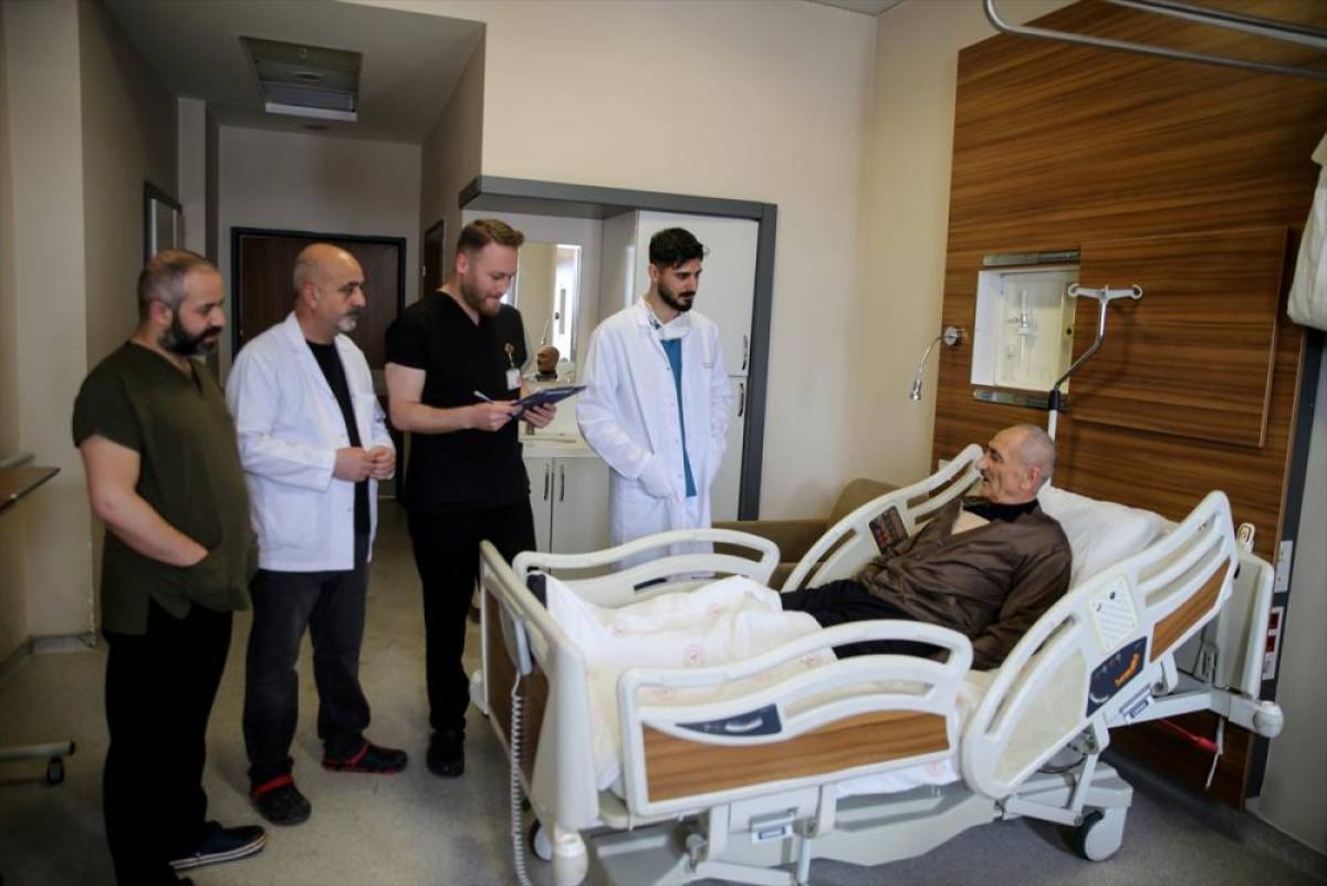 Van'da 25 dakikalık kalp masajıyla hayata d&ouml;nd&uuml;r&uuml;len hasta ameliyatla sağlığına kavuştu