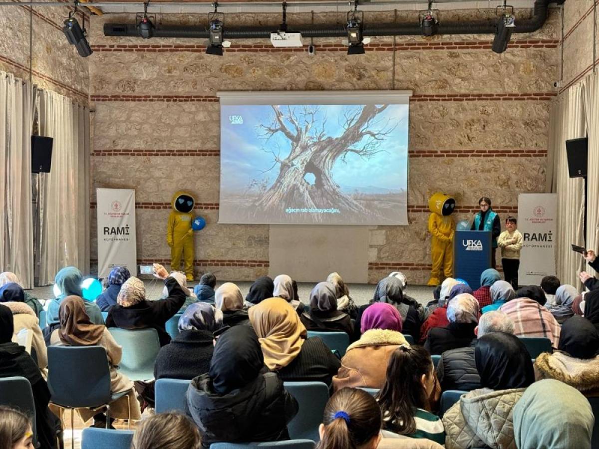 İstanbul'da "Ufka Yolculuk" yarışmasının kitap okuma etkinliği d&uuml;zenlendi