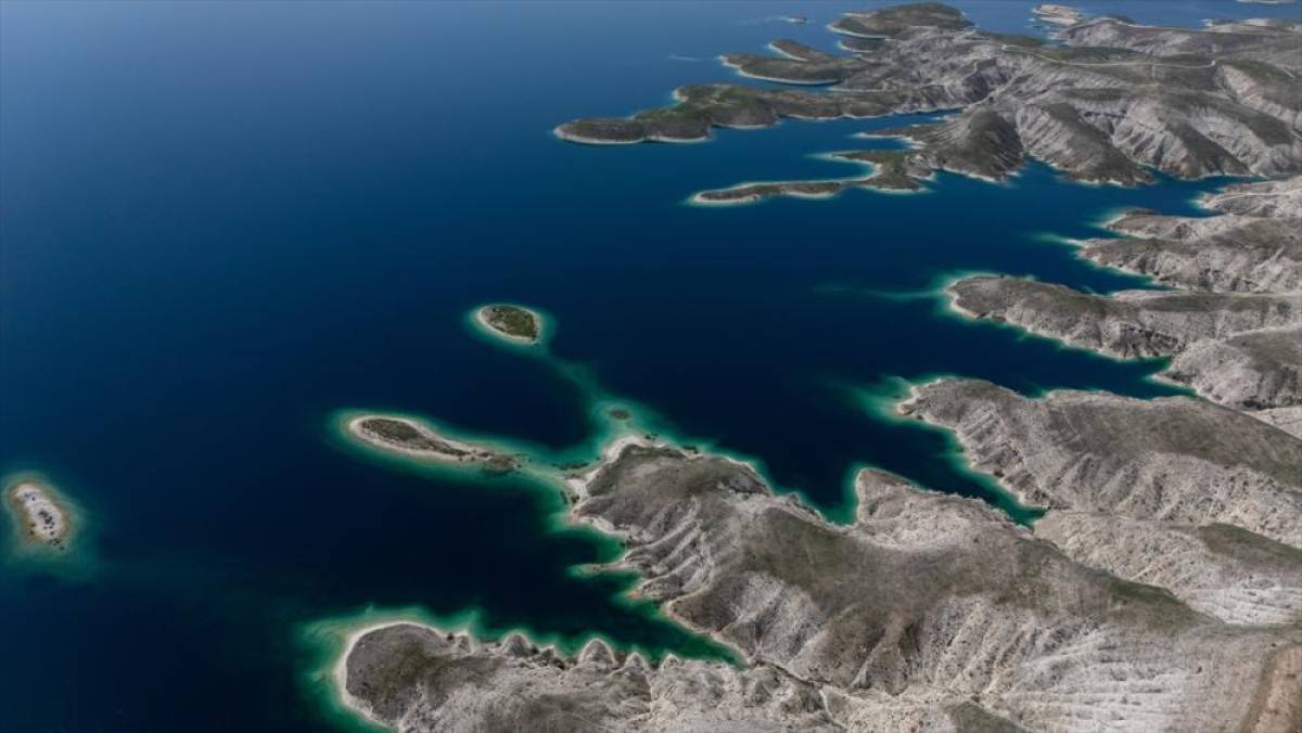 Atat&uuml;rk Barajı'nda baharla birlikte kartpostallık g&ouml;r&uuml;nt&uuml;ler oluştu