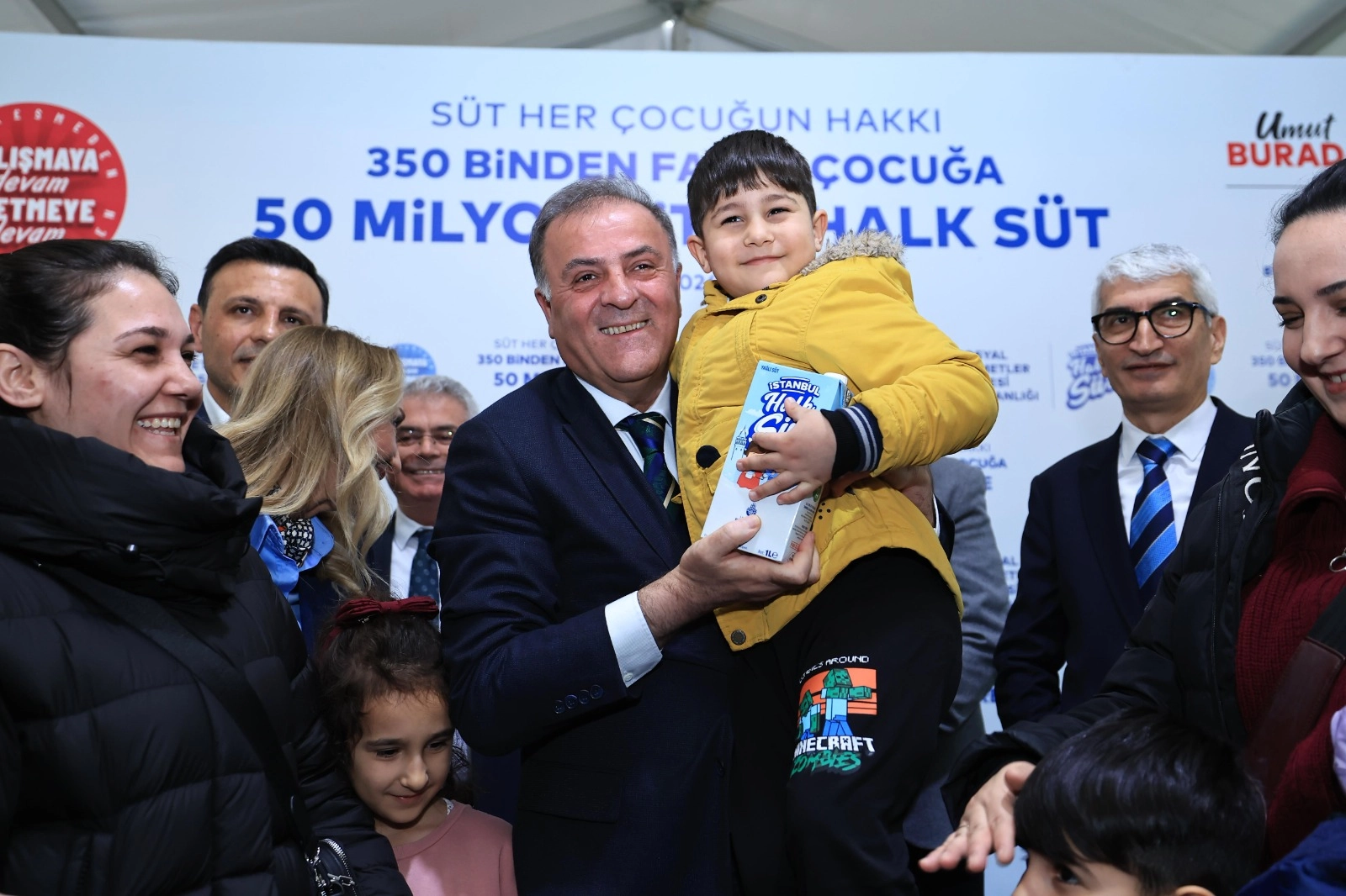 İstanbul'un &ccedil;ocuklarına 50 milyon litre s&uuml;t ulaştırıldı