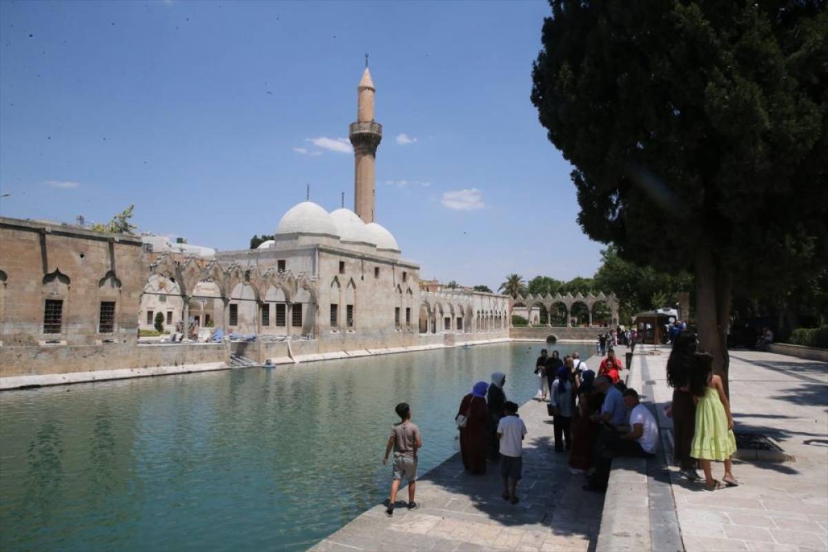 Şanlıurfa'da sıcak hava hayatı olumsuz etkiliyor