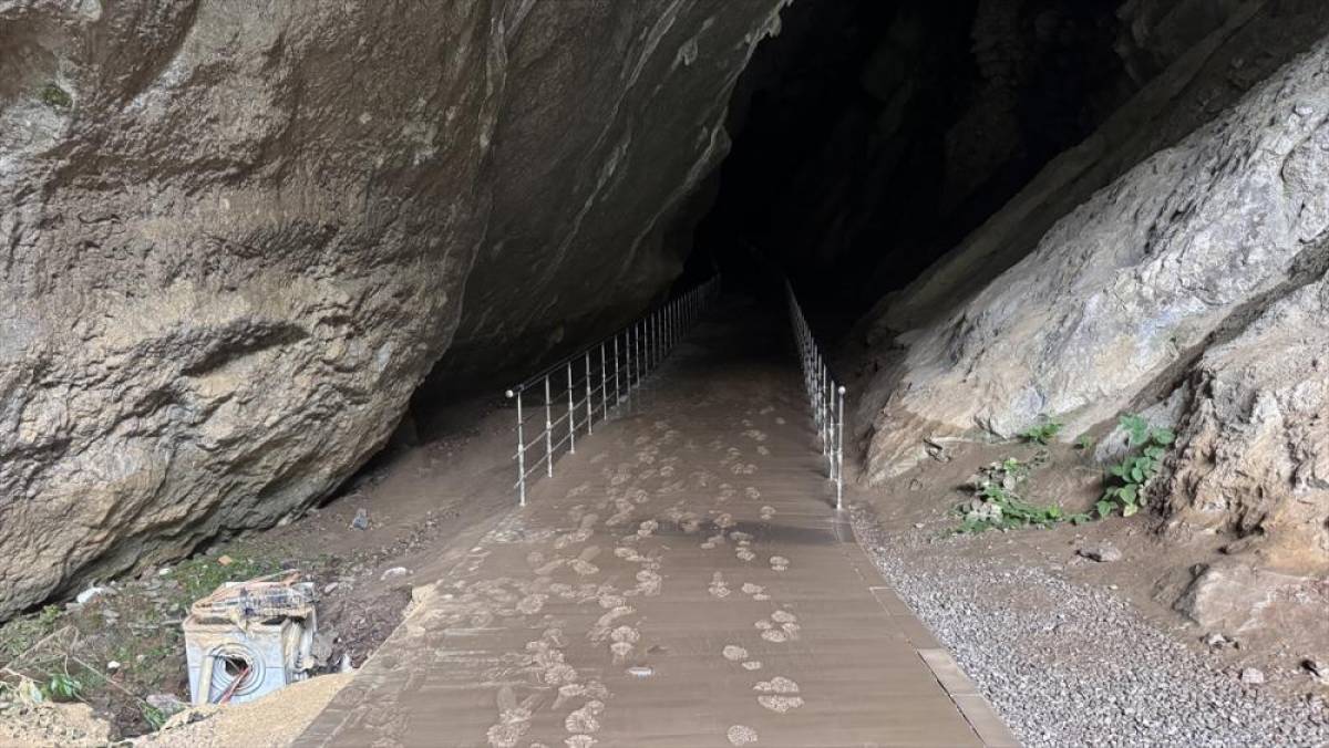 Zonguldak'ta G&ouml;kg&ouml;l Mağarası sağanak nedeniyle ge&ccedil;ici olarak ziyarete kapatıldı