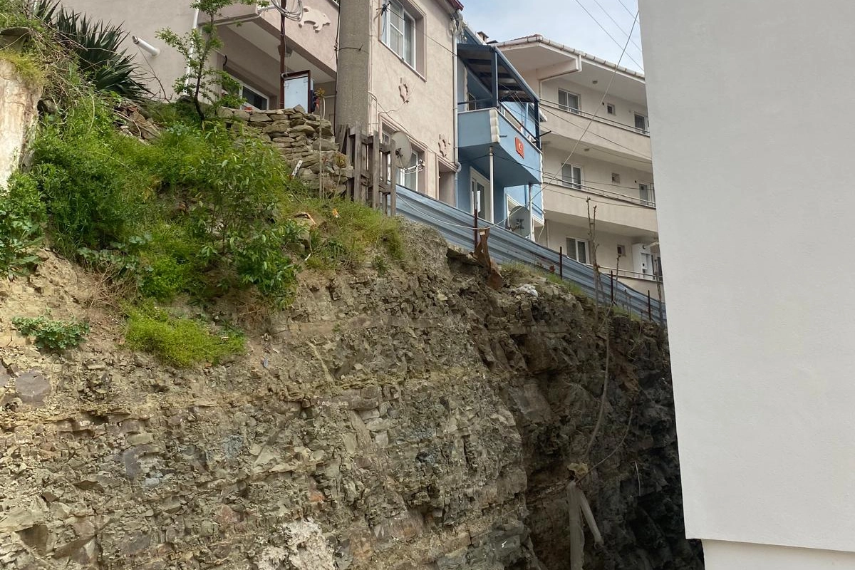 Edirne Keşan'da &ccedil;&ouml;kme tehlikesi! Mahalleli tedirgin