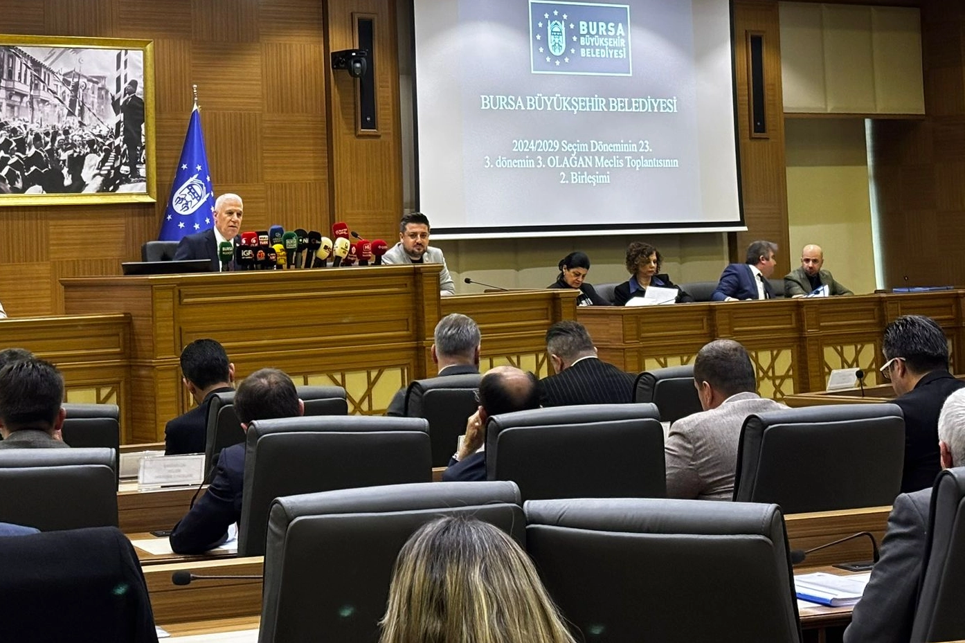 Bursa B&uuml;y&uuml;kşehir Meclisi&rsquo;nde gergin toplantı! Su zamları, BUSKİ bor&ccedil;ları ve y&ouml;netim eleştirileri