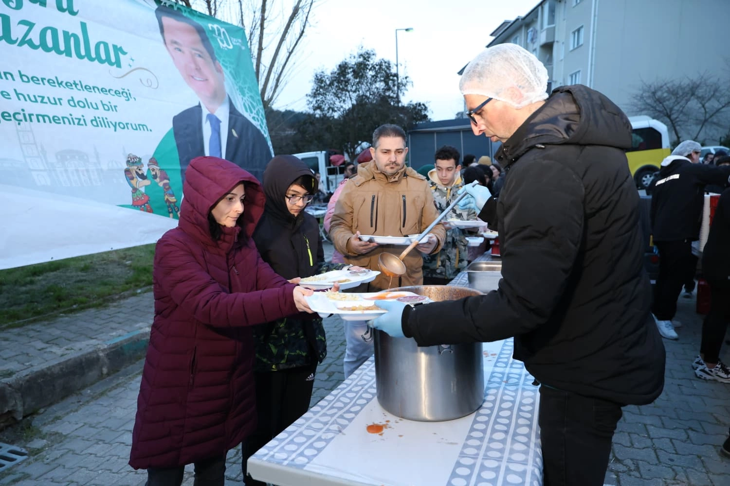 Bursa Osmangazi'de g&ouml;n&uuml;l sofrası kuruldu