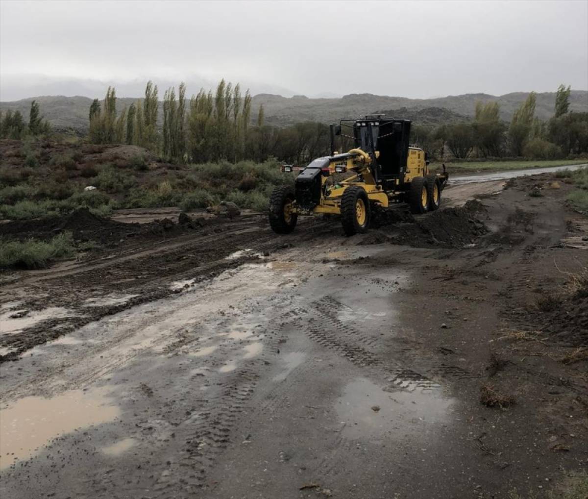 Iğdır'da selden kapanan 2 köyün yolu ulaşıma açıldı