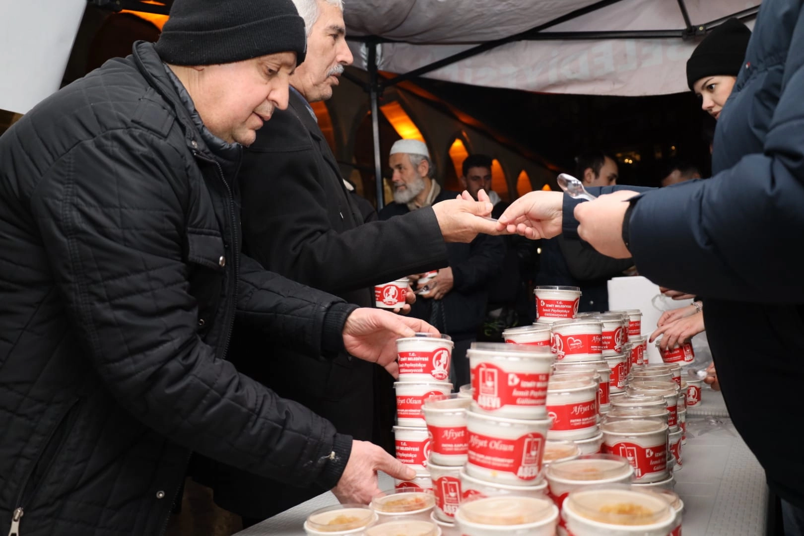 İzmit'te &Ccedil;anakkale Şehitleri anısına helva ikramı