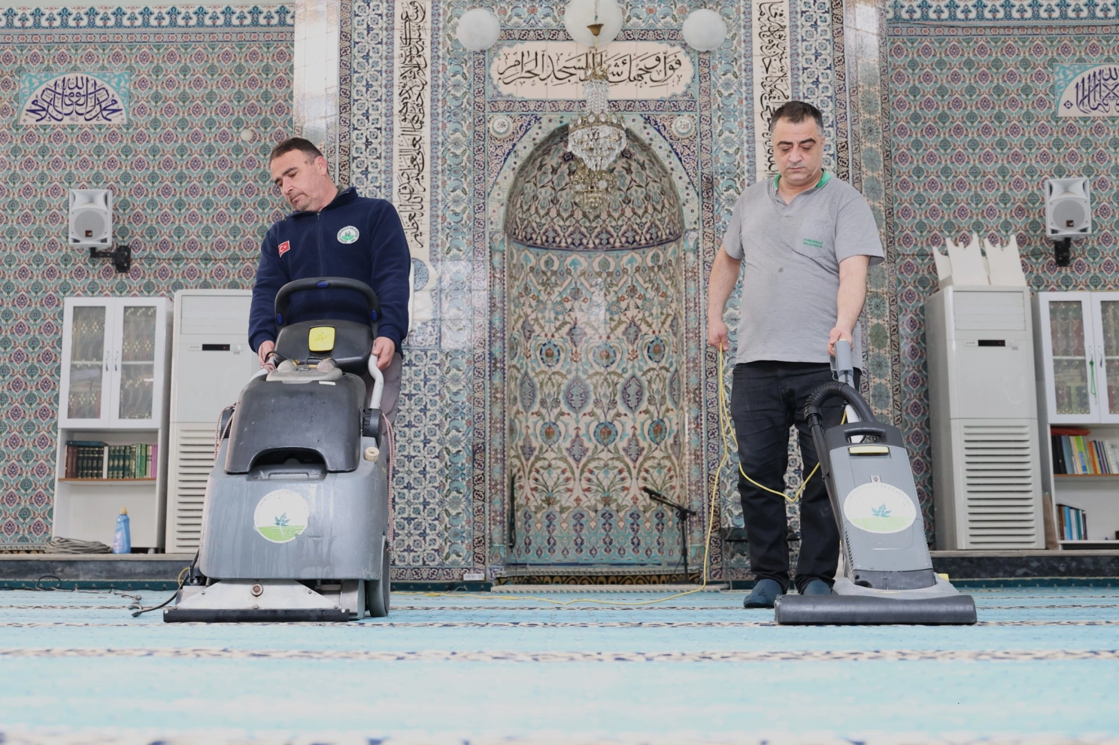 Bursa Osmangazi&rsquo;de camilerde bayram temizliği