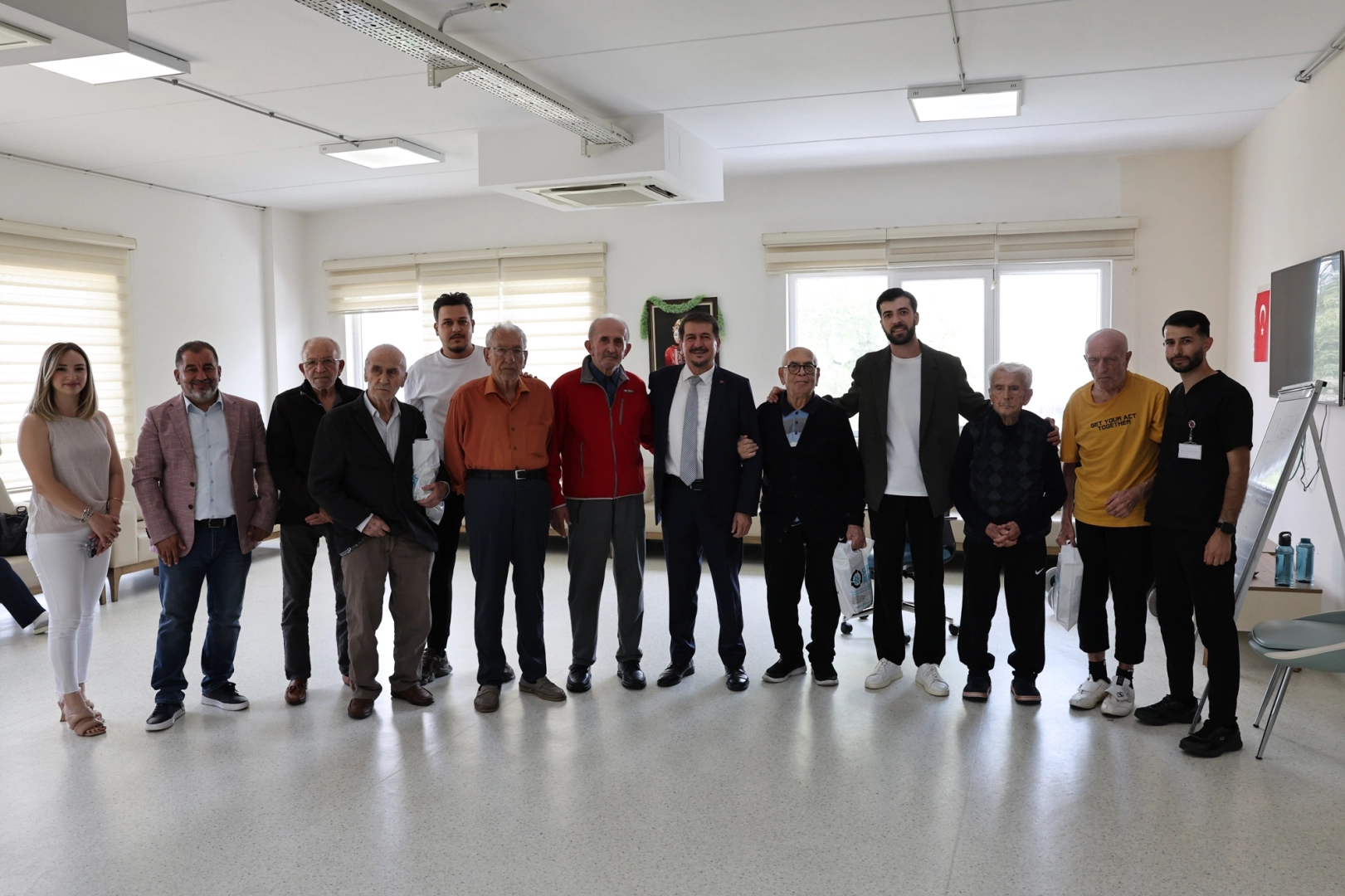 Bursa Nil&uuml;fer&rsquo;de yaşlılara Babalar G&uuml;n&uuml; ziyareti