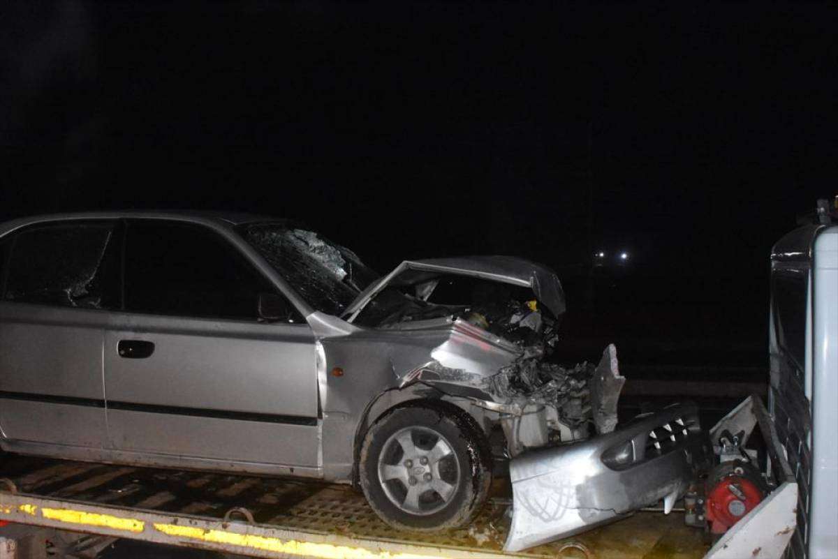 Afyonkarahisar'da otomobil ile tır &ccedil;arpıştı, 7 kişi yaralandı